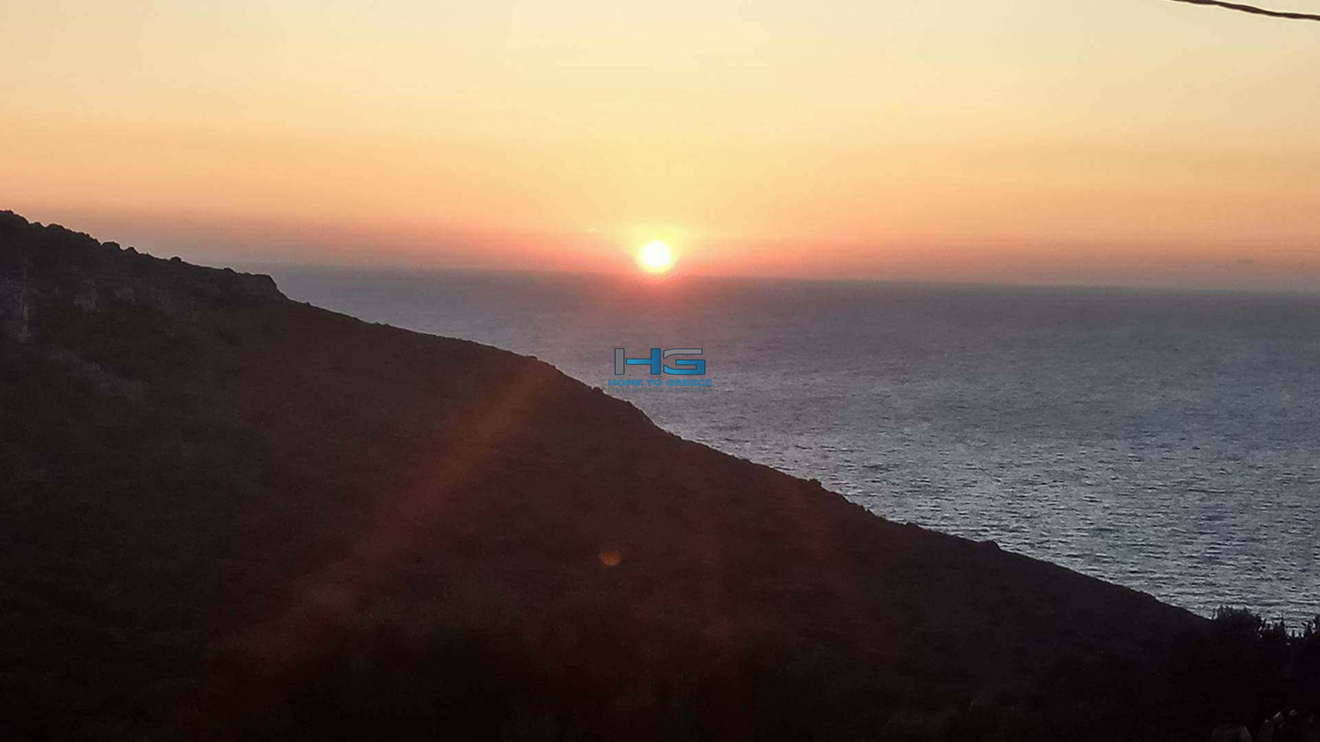 Πωλείται μοναδική έκταση 25.000 τ.μ. άρτια και οικοδομήσιμη, μόλις 100 μ. από τη θάλασσα.