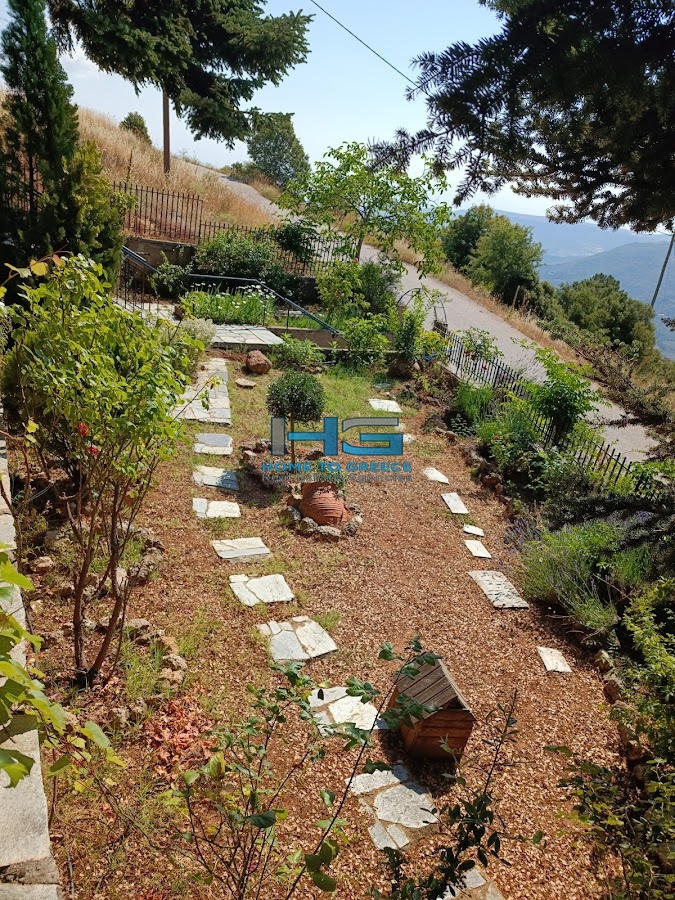 2 Ανεξάρτητες Μεζονέτες 79τ.μ. και 78τ.μ στη Μέση Συνοικία Τρίκαλων – Ξυλόκαστρο Ν. Κορινθίας