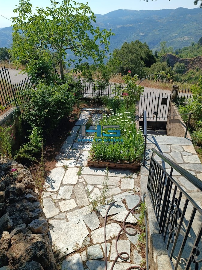 2 Ανεξάρτητες Μεζονέτες 79τ.μ. και 78τ.μ στη Μέση Συνοικία Τρίκαλων – Ξυλόκαστρο Ν. Κορινθίας