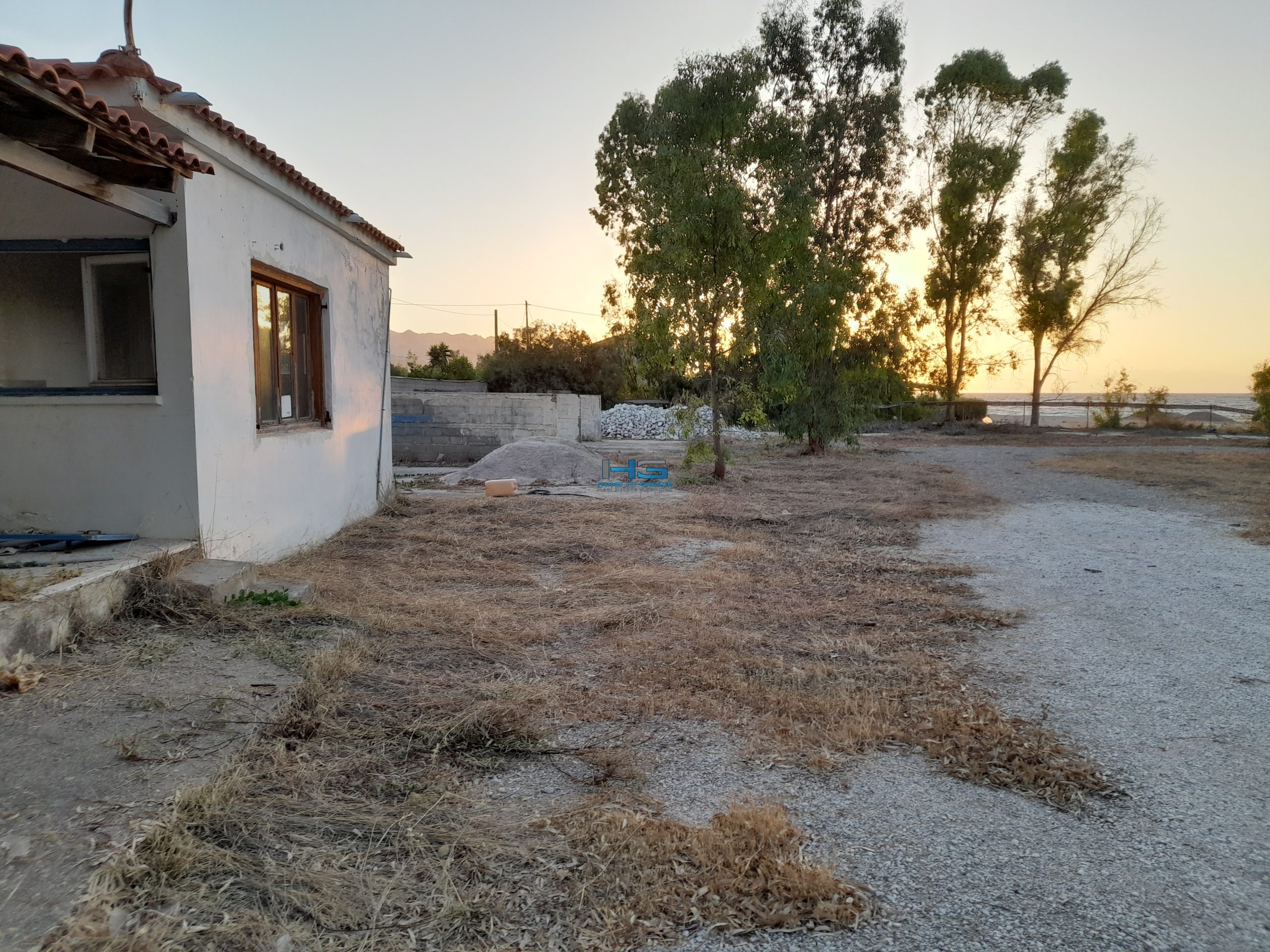 Επενδυτικό οικόπεδο 8.600τ.μ. επάνω στο κύμα στο Καμάρι Ξυλοκάστρου στο Ν. Κορινθίας