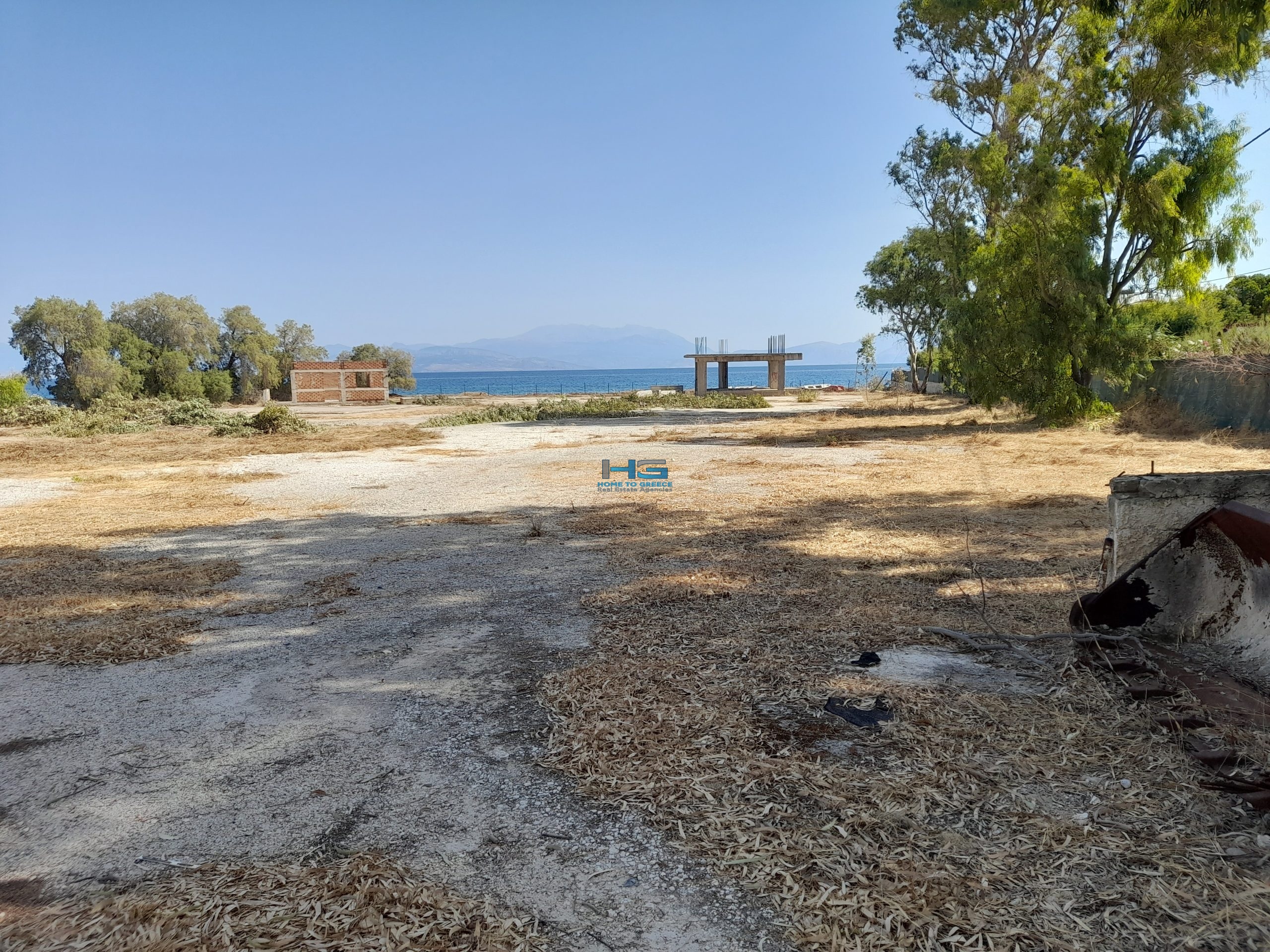 Επενδυτικό οικόπεδο 8.600τ.μ. επάνω στο κύμα στο Καμάρι Ξυλοκάστρου στο Ν. Κορινθίας