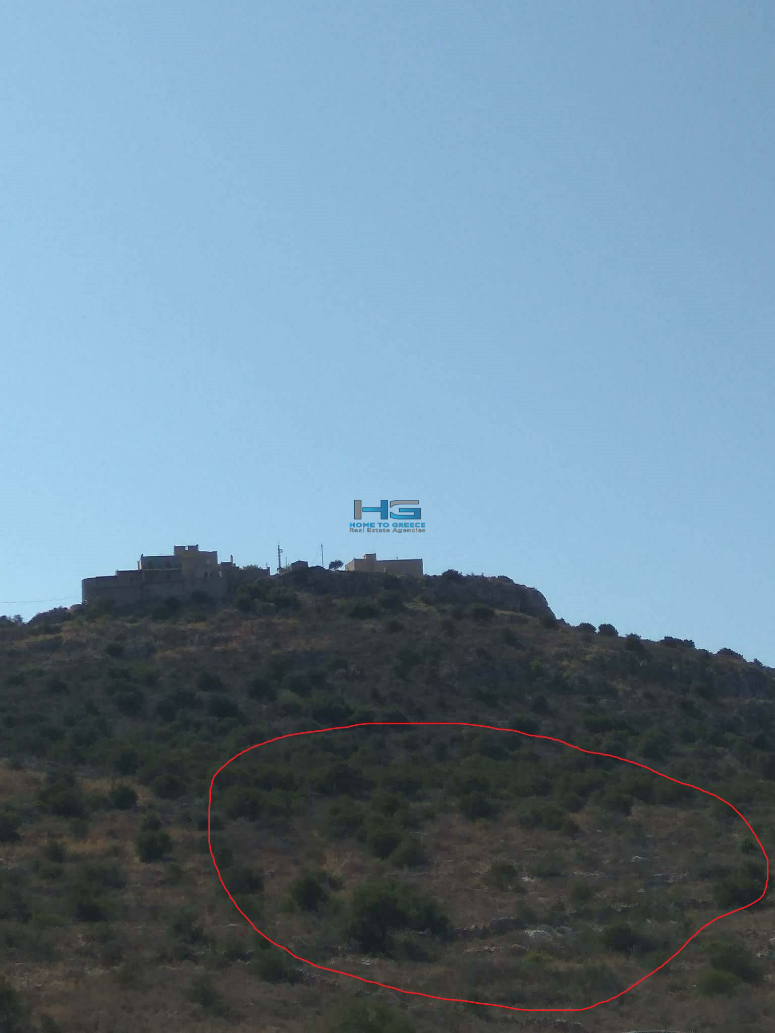 Πωλείται μοναδική έκταση 25.000 τ.μ. άρτια και οικοδομήσιμη, μόλις 100 μ. από τη θάλασσα.