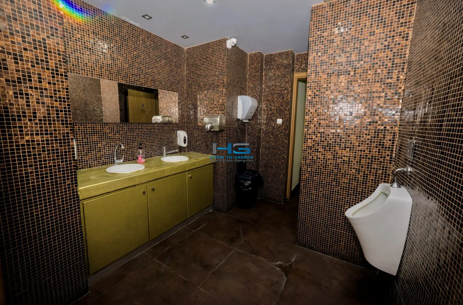 ΠΩΛΕΙΤΑΙ ΕΠΙΧΕΙΡΗΣΗ ΕΣΤΙΑΣΗΣ στο Λουτράκι , Εστιατόριο – cafe / lounge bar