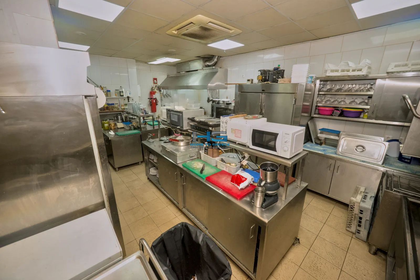 ΠΩΛΕΙΤΑΙ ΕΠΙΧΕΙΡΗΣΗ ΕΣΤΙΑΣΗΣ στο Λουτράκι , Εστιατόριο – cafe / lounge bar