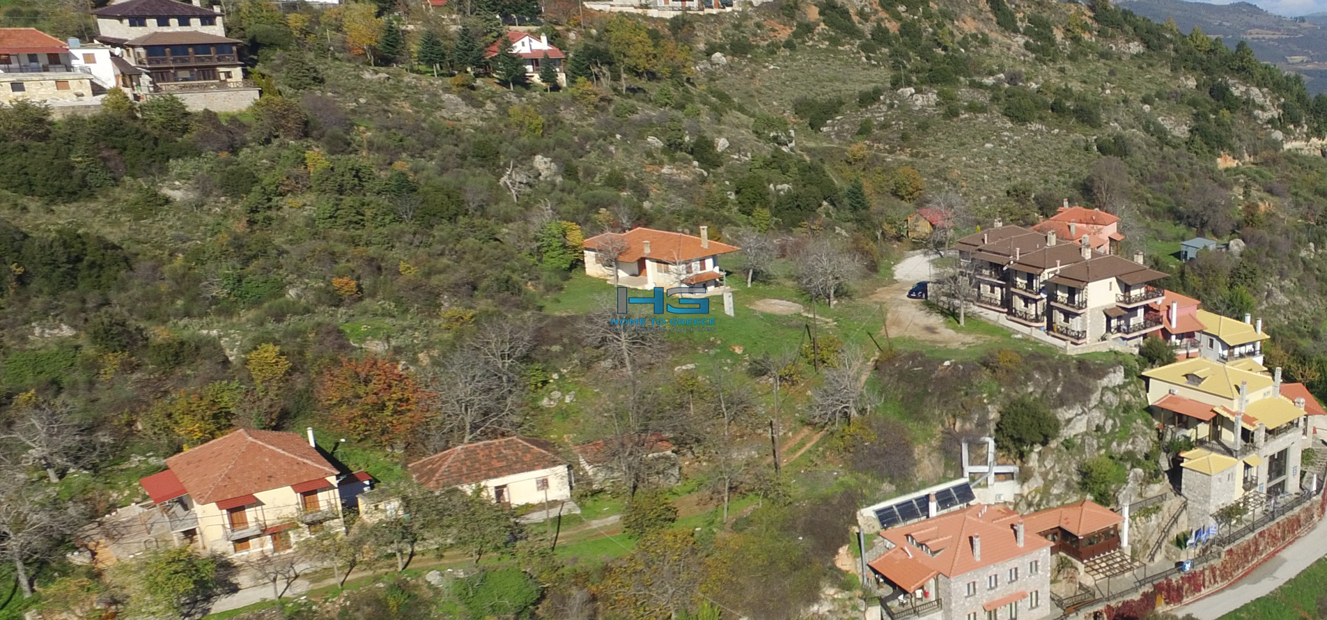 Πωλείται αμφιθεατρικό οικόπεδο 2.137τ.μ. στα Μεσαία Τρίκαλα Κορινθίας με Θέα Βουνό & Θάλασσα.