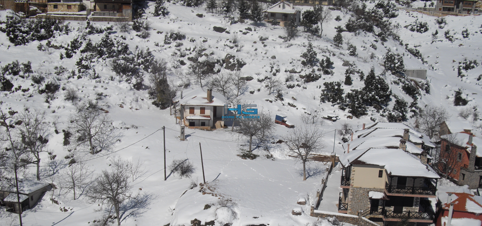 Πωλείται αμφιθεατρικό οικόπεδο 2.137τ.μ. στα Μεσαία Τρίκαλα Κορινθίας με Θέα Βουνό & Θάλασσα.