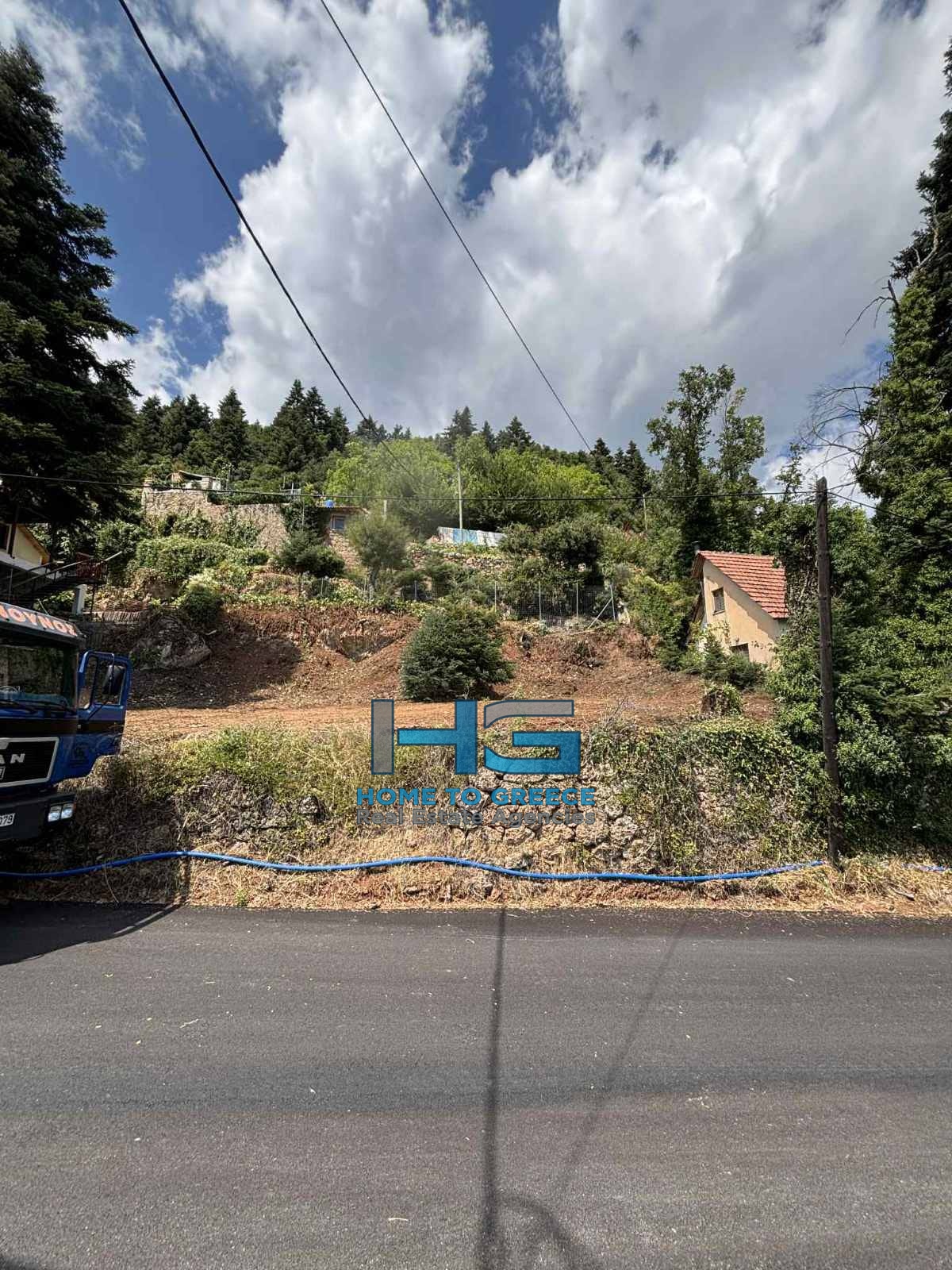 Οικόπεδο 250τμ. στα Άνω Τρίκαλα Κορινθίας – Υψηλή Δόμηση (240τ.μ.) & Θέα – 5′ από το Χιονοδρομικό