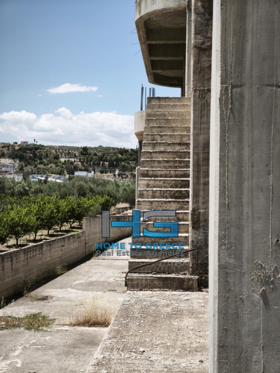 Πωλείται εξαιρετικό, αυτοτελές  επαγγελματικό κτίριο συνολικής επιφάνειας 1.380 τ.μ. στο Κιάτο